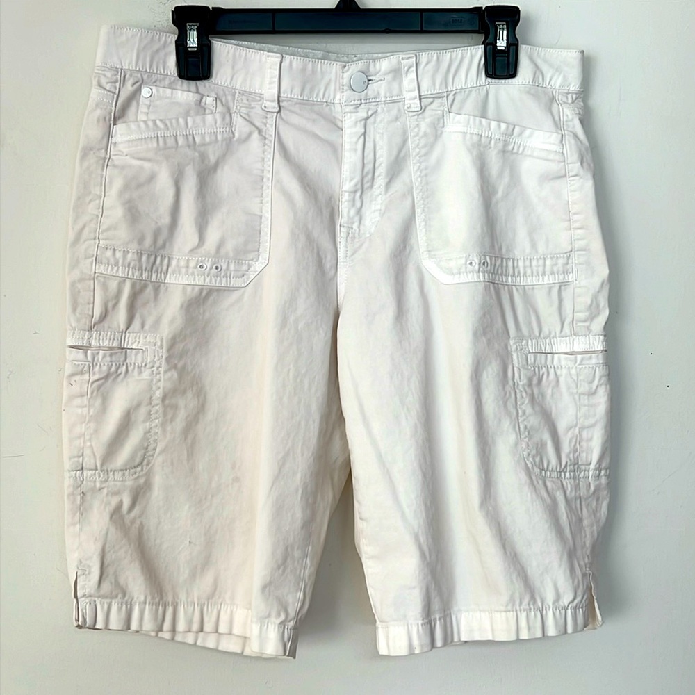 🌞 Gloria Vanderbilt Delilah white utility pocketed Bermuda shorts 10P